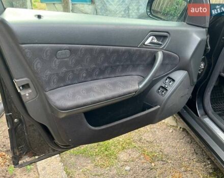 Чорний Мерседес Ц-Клас, об'ємом двигуна 2.2 л та пробігом 399 тис. км за 3000 $, фото 35 на Automoto.ua