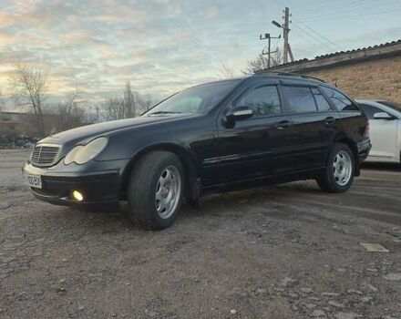 Черный Мерседес Ц-Класс, объемом двигателя 1.8 л и пробегом 355 тыс. км за 4000 $, фото 3 на Automoto.ua