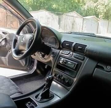 Мерседес Ц-Класс 2004 в Киеве на Automoto.ua Черный Мерседес Ц-Класс, объемом двигателя 1.8 л и пробегом 216 тыс. км за 4700 $, фото 4 на Automoto.ua