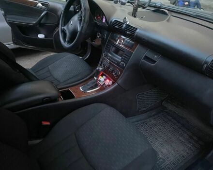 Черный Мерседес Ц-Класс, объемом двигателя 1.8 л и пробегом 244 тыс. км за 7000 $, фото 12 на Automoto.ua