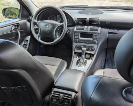 Черный Мерседес Ц-Класс, объемом двигателя 2.2 л и пробегом 450 тыс. км за 3100 $, фото 7 на Automoto.ua