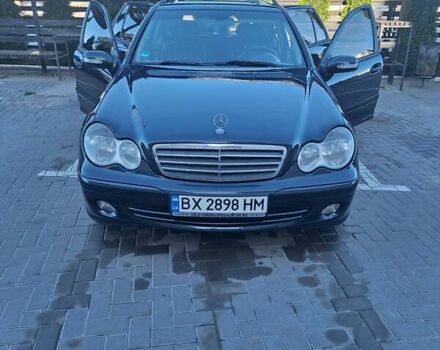 Черный Мерседес Ц-Класс, объемом двигателя 1.8 л и пробегом 300 тыс. км за 6200 $, фото 6 на Automoto.ua