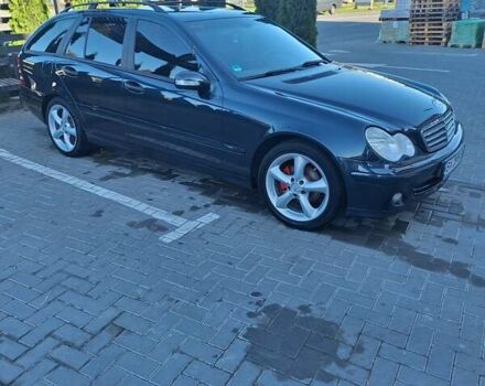 Черный Мерседес Ц-Класс, объемом двигателя 1.8 л и пробегом 300 тыс. км за 6200 $, фото 4 на Automoto.ua