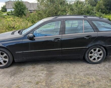 Черный Мерседес Ц-Класс, объемом двигателя 2.2 л и пробегом 450 тыс. км за 3100 $, фото 2 на Automoto.ua