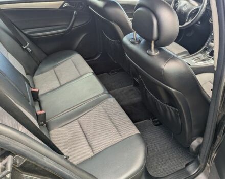 Черный Мерседес Ц-Класс, объемом двигателя 2.2 л и пробегом 450 тыс. км за 3100 $, фото 6 на Automoto.ua