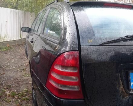 Мерседес Ц-Клас 2004 у Луцьку на Automoto.ua Чорний Мерседес Ц-Клас, об'ємом двигуна 2 л та пробігом 260 тис. км за 500 $, фото 4 на Automoto.ua