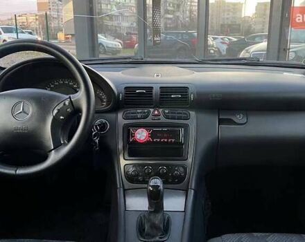 Чорний Мерседес Ц-Клас, об'ємом двигуна 1.8 л та пробігом 216 тис. км за 5490 $, фото 12 на Automoto.ua