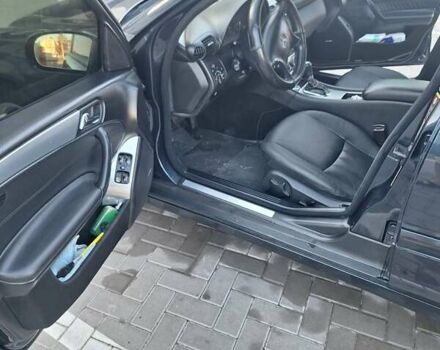 Черный Мерседес Ц-Класс, объемом двигателя 1.8 л и пробегом 300 тыс. км за 6200 $, фото 12 на Automoto.ua