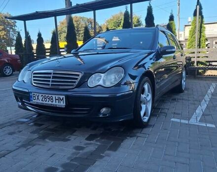 Черный Мерседес Ц-Класс, объемом двигателя 1.8 л и пробегом 300 тыс. км за 6200 $, фото 2 на Automoto.ua