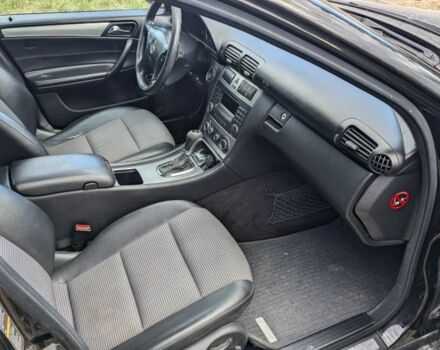 Черный Мерседес Ц-Класс, объемом двигателя 2.2 л и пробегом 450 тыс. км за 3100 $, фото 5 на Automoto.ua