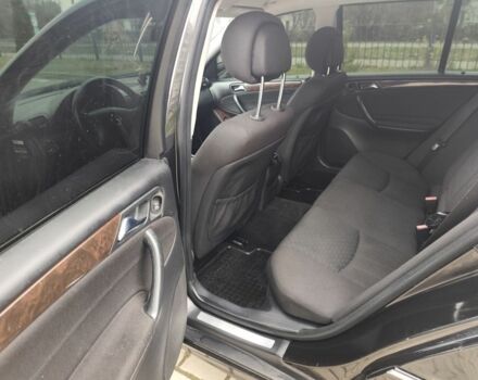 Черный Мерседес Ц-Класс, объемом двигателя 1.8 л и пробегом 252 тыс. км за 5700 $, фото 14 на Automoto.ua