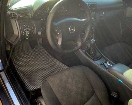 Черный Мерседес Ц-Класс, объемом двигателя 1.8 л и пробегом 350 тыс. км за 5000 $, фото 4 на Automoto.ua