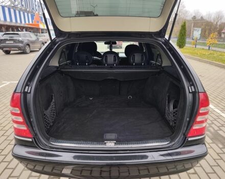 Черный Мерседес Ц-Класс, объемом двигателя 1.8 л и пробегом 252 тыс. км за 5700 $, фото 4 на Automoto.ua