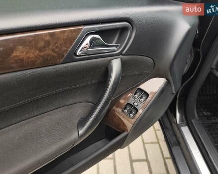 Черный Мерседес Ц-Класс, объемом двигателя 1.8 л и пробегом 252 тыс. км за 5700 $, фото 19 на Automoto.ua