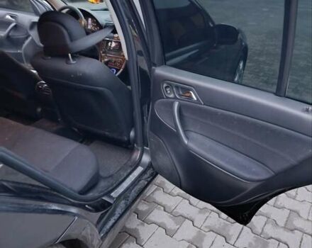 Черный Мерседес Ц-Класс, объемом двигателя 2.2 л и пробегом 302 тыс. км за 3500 $, фото 12 на Automoto.ua