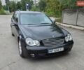 Чорний Мерседес Ц-Клас, об'ємом двигуна 2.15 л та пробігом 433 тис. км за 4900 $, фото 1 на Automoto.ua