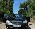 Чорний Мерседес Ц-Клас, об'ємом двигуна 2.1 л та пробігом 275 тис. км за 6400 $, фото 1 на Automoto.ua