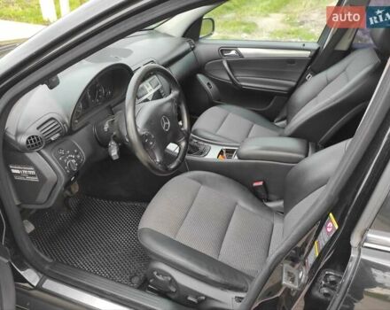 Чорний Мерседес Ц-Клас, об'ємом двигуна 1.8 л та пробігом 205 тис. км за 5850 $, фото 19 на Automoto.ua