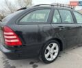 Черный Мерседес Ц-Класс, объемом двигателя 2.2 л и пробегом 272 тыс. км за 6000 $, фото 5 на Automoto.ua