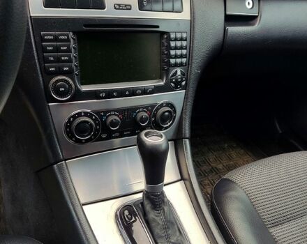 Черный Мерседес Ц-Класс, объемом двигателя 2.1 л и пробегом 460 тыс. км за 6500 $, фото 6 на Automoto.ua