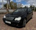 Черный Мерседес Ц-Класс, объемом двигателя 2.15 л и пробегом 318 тыс. км за 5300 $, фото 1 на Automoto.ua