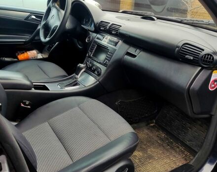 Черный Мерседес Ц-Класс, объемом двигателя 2.1 л и пробегом 460 тыс. км за 6500 $, фото 5 на Automoto.ua