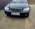 Черный Мерседес Ц-Класс, объемом двигателя 2.1 л и пробегом 460 тыс. км за 6500 $, фото 1 на Automoto.ua