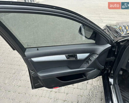 Чорний Мерседес Ц-Клас, об'ємом двигуна 1.8 л та пробігом 289 тис. км за 8500 $, фото 9 на Automoto.ua