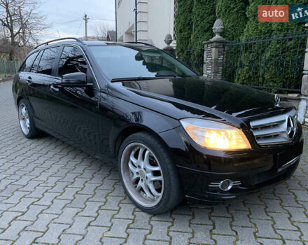 Черный Мерседес Ц-Класс, объемом двигателя 2.2 л и пробегом 425 тыс. км за 8550 $, фото 5 на Automoto.ua