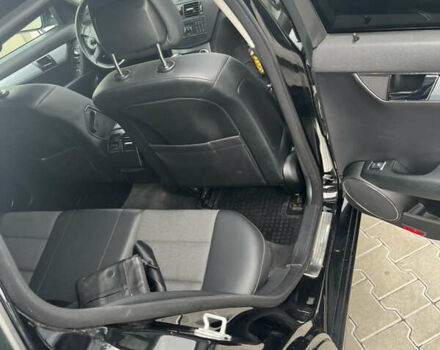 Черный Мерседес Ц-Класс, объемом двигателя 2.15 л и пробегом 260 тыс. км за 9533 $, фото 9 на Automoto.ua