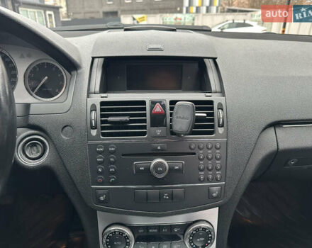 Чорний Мерседес Ц-Клас, об'ємом двигуна 1.8 л та пробігом 289 тис. км за 8500 $, фото 19 на Automoto.ua