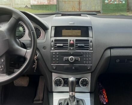 Черный Мерседес Ц-Класс, объемом двигателя 1.8 л и пробегом 199 тыс. км за 8200 $, фото 16 на Automoto.ua