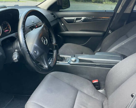 Чорний Мерседес Ц-Клас, об'ємом двигуна 2.2 л та пробігом 270 тис. км за 8200 $, фото 16 на Automoto.ua