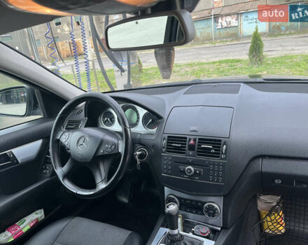 Черный Мерседес Ц-Класс, объемом двигателя 2.15 л и пробегом 260 тыс. км за 9533 $, фото 11 на Automoto.ua