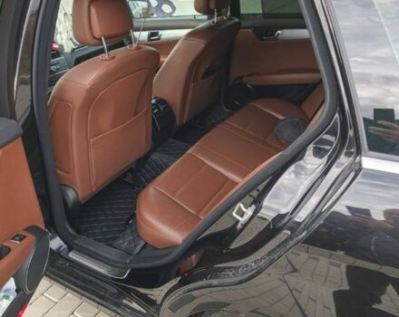 Черный Мерседес Ц-Класс, объемом двигателя 2.1 л и пробегом 310 тыс. км за 7500 $, фото 4 на Automoto.ua