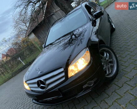Черный Мерседес Ц-Класс, объемом двигателя 2.2 л и пробегом 425 тыс. км за 8550 $, фото 3 на Automoto.ua