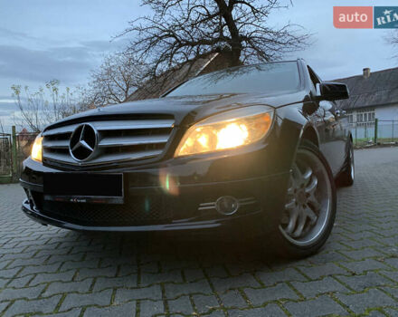 Черный Мерседес Ц-Класс, объемом двигателя 2.2 л и пробегом 425 тыс. км за 8550 $, фото 1 на Automoto.ua
