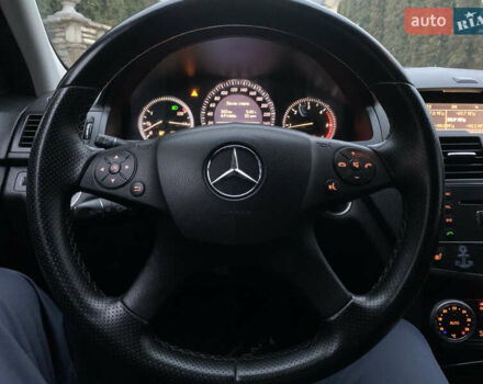 Черный Мерседес Ц-Класс, объемом двигателя 2.2 л и пробегом 425 тыс. км за 8550 $, фото 20 на Automoto.ua