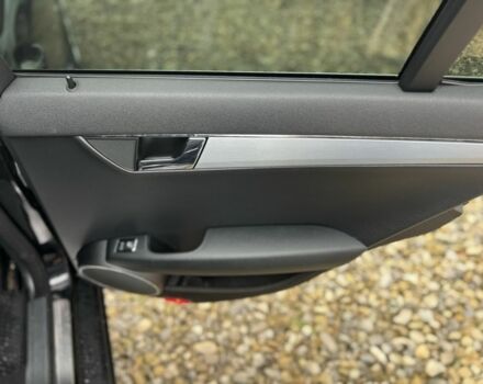 Черный Мерседес Ц-Класс, объемом двигателя 2.2 л и пробегом 279 тыс. км за 7999 $, фото 19 на Automoto.ua