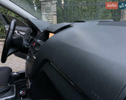 Черный Мерседес Ц-Класс, объемом двигателя 2.2 л и пробегом 425 тыс. км за 8550 $, фото 22 на Automoto.ua