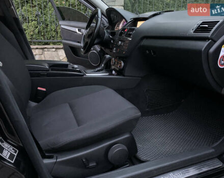 Черный Мерседес Ц-Класс, объемом двигателя 2.2 л и пробегом 425 тыс. км за 8550 $, фото 21 на Automoto.ua