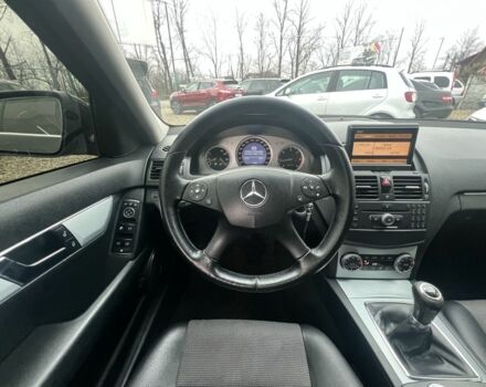 Черный Мерседес Ц-Класс, объемом двигателя 2.2 л и пробегом 279 тыс. км за 7999 $, фото 15 на Automoto.ua