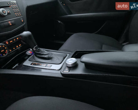 Черный Мерседес Ц-Класс, объемом двигателя 2.2 л и пробегом 425 тыс. км за 8550 $, фото 18 на Automoto.ua