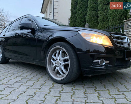 Черный Мерседес Ц-Класс, объемом двигателя 2.2 л и пробегом 425 тыс. км за 8550 $, фото 6 на Automoto.ua