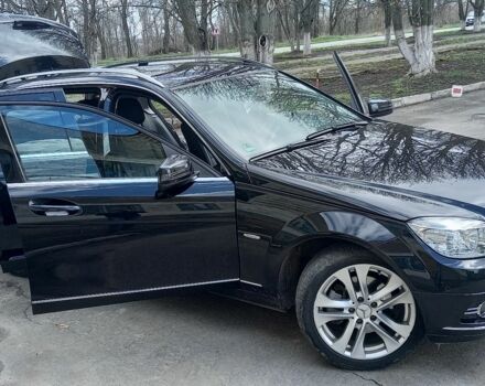Черный Мерседес Ц-Класс, объемом двигателя 1.8 л и пробегом 199 тыс. км за 8200 $, фото 1 на Automoto.ua