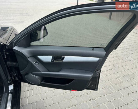 Чорний Мерседес Ц-Клас, об'ємом двигуна 1.8 л та пробігом 289 тис. км за 8500 $, фото 11 на Automoto.ua