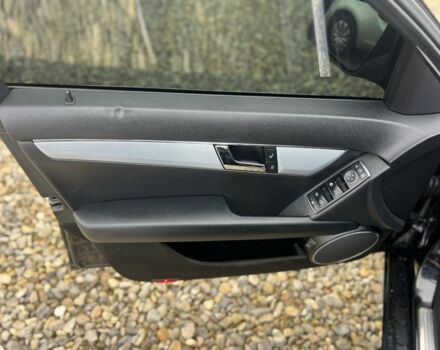 Черный Мерседес Ц-Класс, объемом двигателя 2.2 л и пробегом 279 тыс. км за 7999 $, фото 7 на Automoto.ua