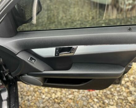 Черный Мерседес Ц-Класс, объемом двигателя 2.2 л и пробегом 279 тыс. км за 7999 $, фото 9 на Automoto.ua