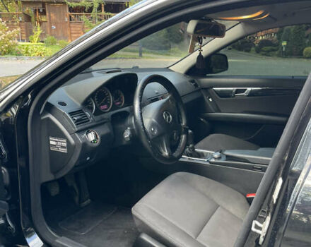 Чорний Мерседес Ц-Клас, об'ємом двигуна 2.2 л та пробігом 270 тис. км за 8200 $, фото 12 на Automoto.ua