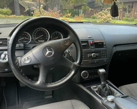 Чорний Мерседес Ц-Клас, об'ємом двигуна 2.2 л та пробігом 270 тис. км за 8200 $, фото 13 на Automoto.ua